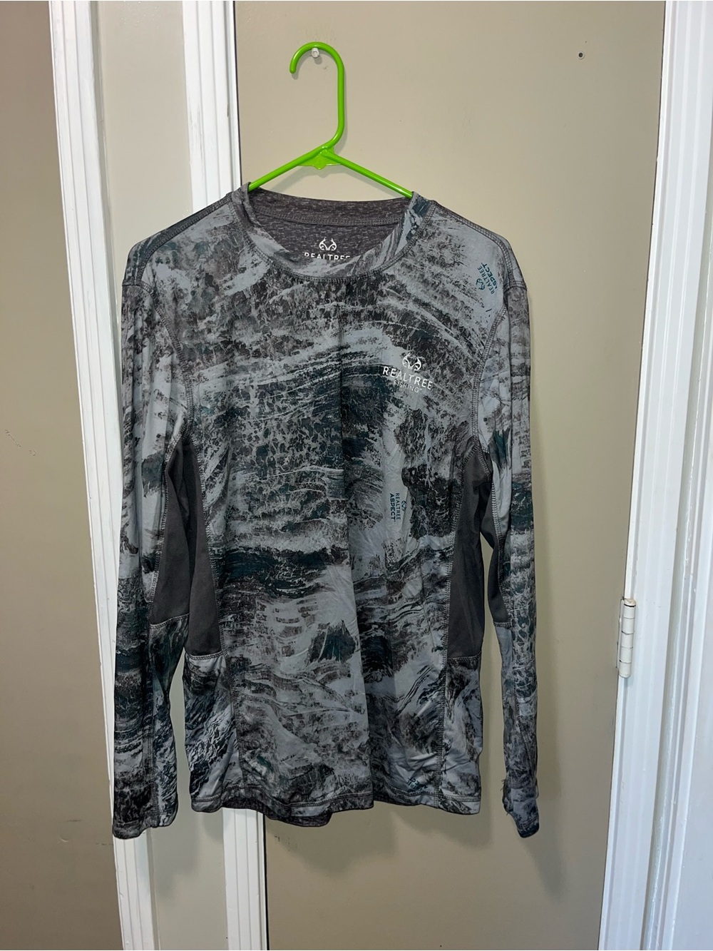 Realtree Men’s Long Sleeve Camo Performance Shirt - Gray & Black